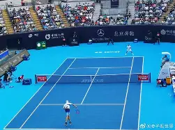 网球淘汰赛焦点战：吴越麒麟队翻盘剑门旋风队，外线火力全开。门前嗅觉决定胜负
